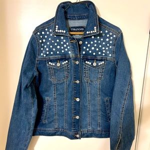 Medium. Faux Pearls and rhinestones
Cold water
No rips or stains
PayPal, Venmo